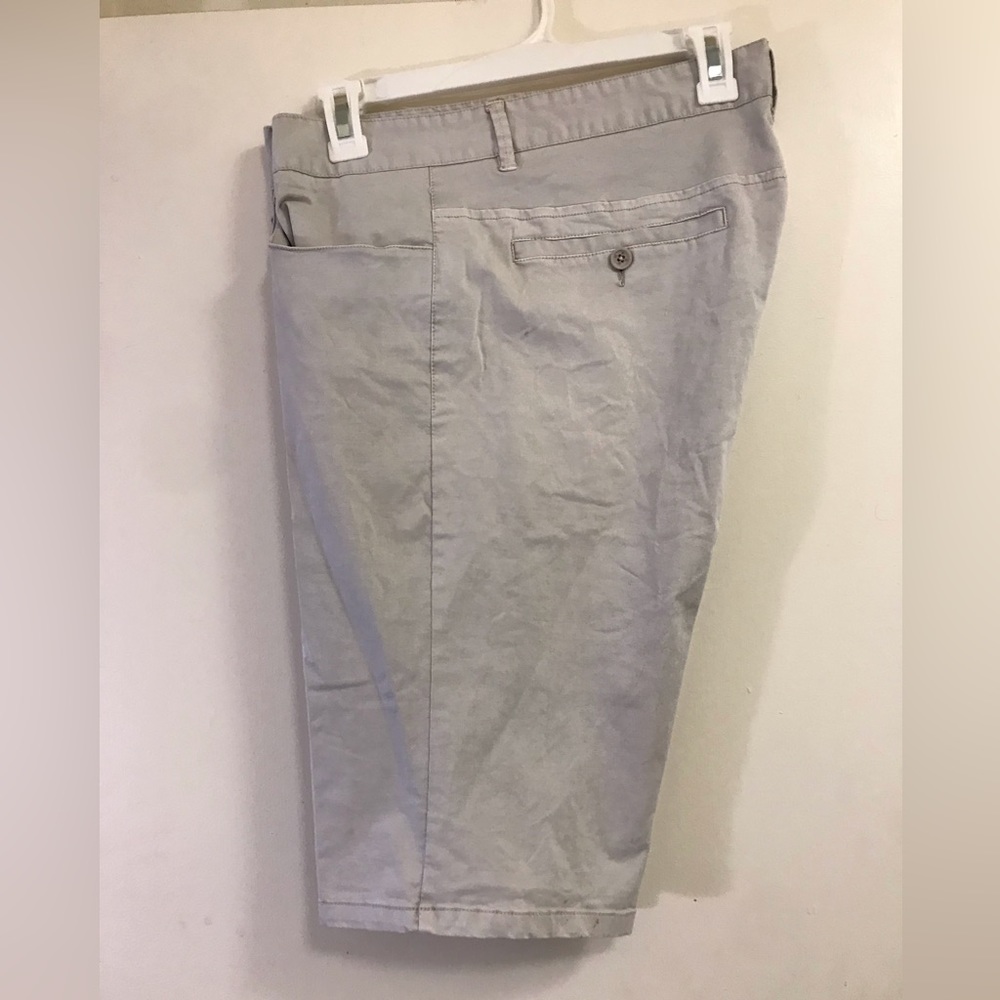 Light color khaki shorts 🩳 34W